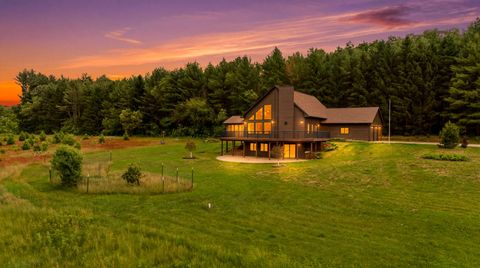 Photo of W25377 Park Rd, Trempealeau, WI 54661 (MLS # 1971655)