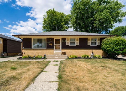Photo of 4147 S 52nd St, Milwaukee, WI 53220 (MLS # 1973064)