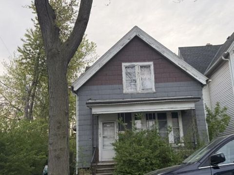 Photo of 2620 S Pine Ave, Milwaukee, WI 53207 (MLS # 1963200)