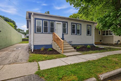 Photo of 1225 The Strand -, Waukesha, WI 53186 (MLS # 1970400)