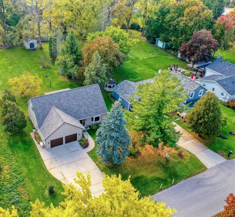 Photo of 813 High St, Oconomowoc, WI 53066 (MLS # 1945798)