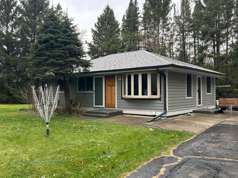 Photo of 21310 W Woodland Dr, New Berlin, WI 53146 (MLS # 1943217)