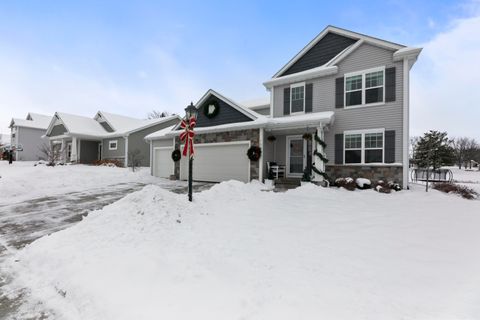 Photo of 1084 Spruce Ct, Oconomowoc, WI 53066 (MLS # 1945095)
