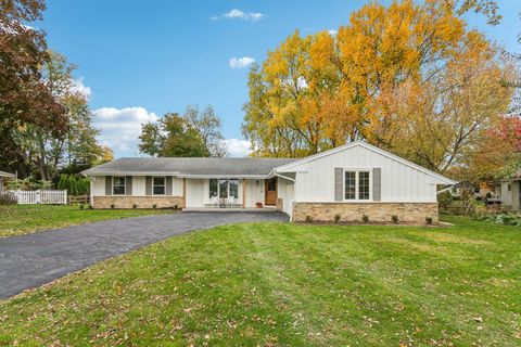 Photo of 21710 Astolat Dr, Brookfield, WI 53045 (MLS # 1941549)