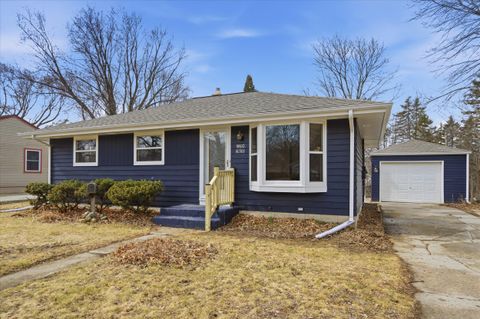 Photo of W60N761 Jefferson Ave, Cedarburg, WI 53012 (MLS # 1953479)