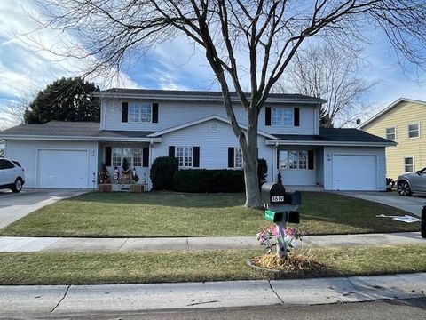 Photo of 1619 Parkway Dr, Port Washington, WI 53074 (MLS # 1901781)