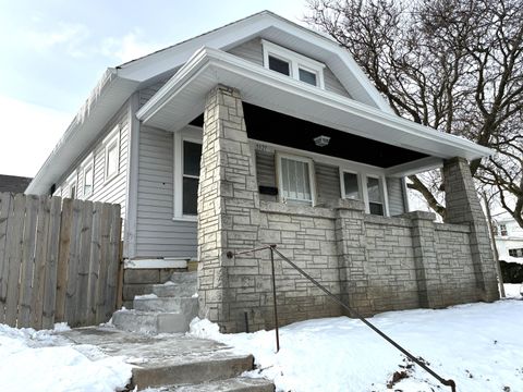 Photo of 5327 W Wright St, Milwaukee, WI 53210 (MLS # 1948165)