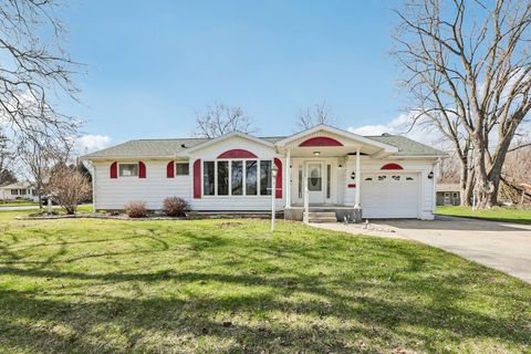 Photo of 933 Mulberry St, Lake Mills, WI 53551 (MLS # 1957304)