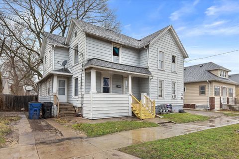 Photo of 1718 Erie St, Racine, WI 53402 (MLS # 1955502)