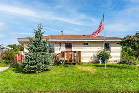 Photo of 4604 50th St, Kenosha, WI 53144 (MLS # 1981340)