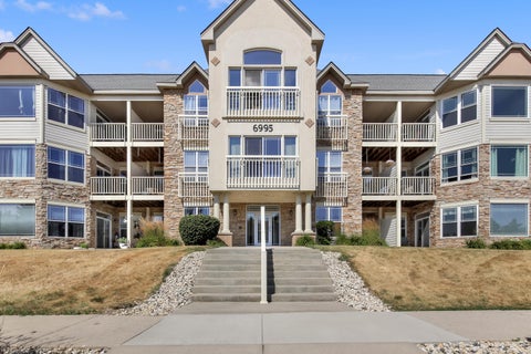 Photo of 6995 S Riverwood Blvd, Franklin, WI 53132 (MLS # 1972969)