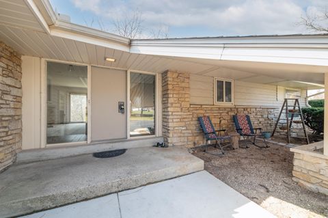 Photo of N60W15671 Hawthorne Dr, Menomonee Falls, WI 53051 (MLS # 1955956)