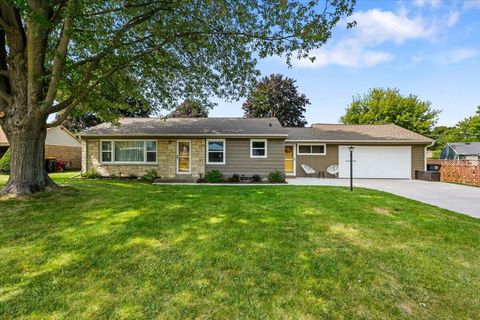 Photo of 3183 N 106th St, Wauwatosa, WI 53222 (MLS # 1935041)