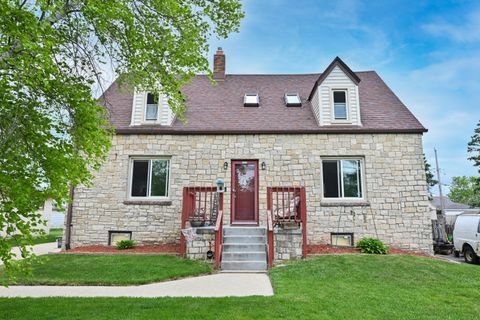 Photo of 5949 S 31st St, Greenfield, WI 53221 (MLS # 1963312)