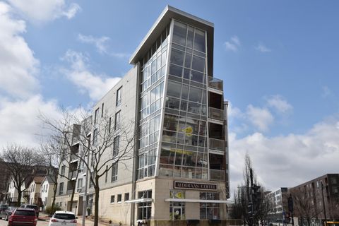 Photo of 1541 N Jefferson St, Milwaukee, WI 53202 (MLS # 1957323)