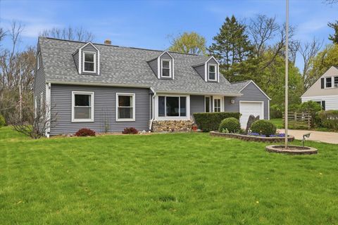 Photo of 17814 W Roosevelt Ave, New Berlin, WI 53146 (MLS # 1959691)