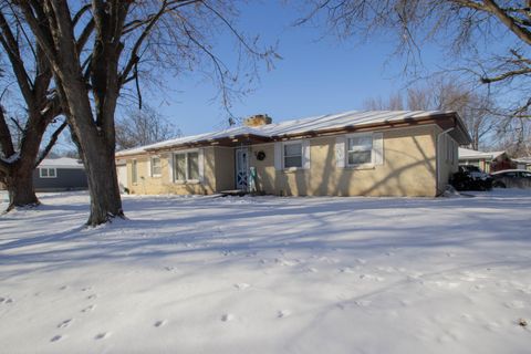 Photo of 2 Riverdale Cir, Watertown, WI 53094 (MLS # 1946197)