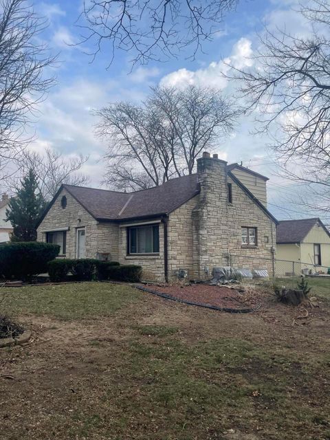 Photo of 7262 W Medford Ave, Milwaukee, WI 53218 (MLS # 1955921)