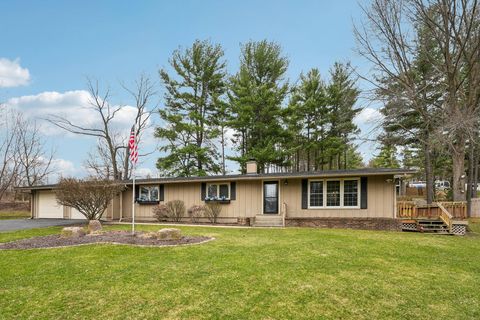Photo of W8059 Bay View Dr, Whitewater, WI 53190 (MLS # 1955551)