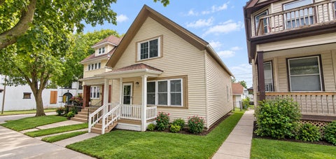 Photo of 2563 S 8th St, Milwaukee, WI 53215 (MLS # 1981186)