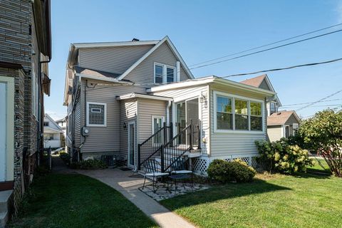 Photo of 3156 S Kinnickinnic Ave, Milwaukee, WI 53207 (MLS # 1952950)
