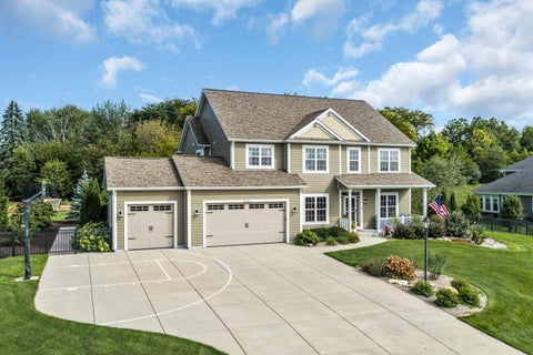 Photo of W275N342 Arrowhead Trl, Pewaukee, WI 53188 (MLS # 1986063)