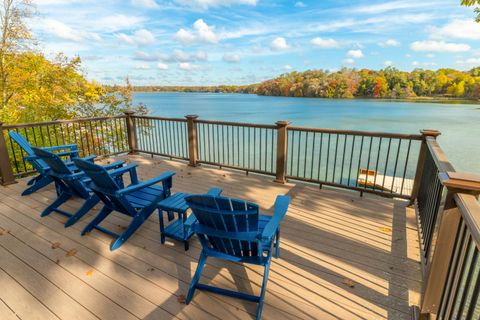 Photo of 34352 Valley Rd, Delafield, WI 53066 (MLS # 1941190) Photo of 34352 Valley Rd, Delafield, WI 53066 (MLS # 1941190)