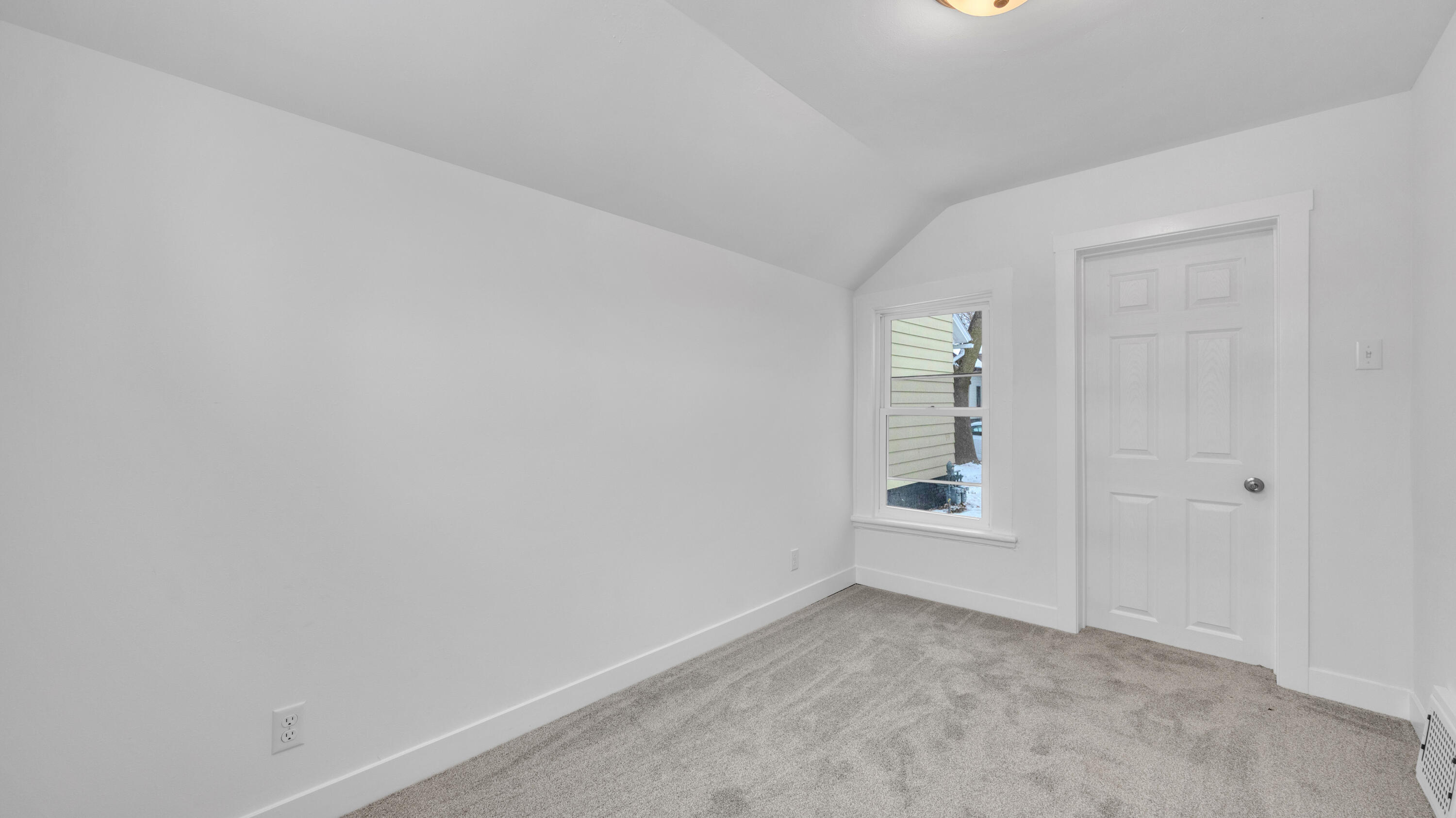 Sheboygan, Wisconsin 53081, United States, 3 Bedrooms Bedrooms, ,1 BathroomBathrooms,Residential,Active,252983