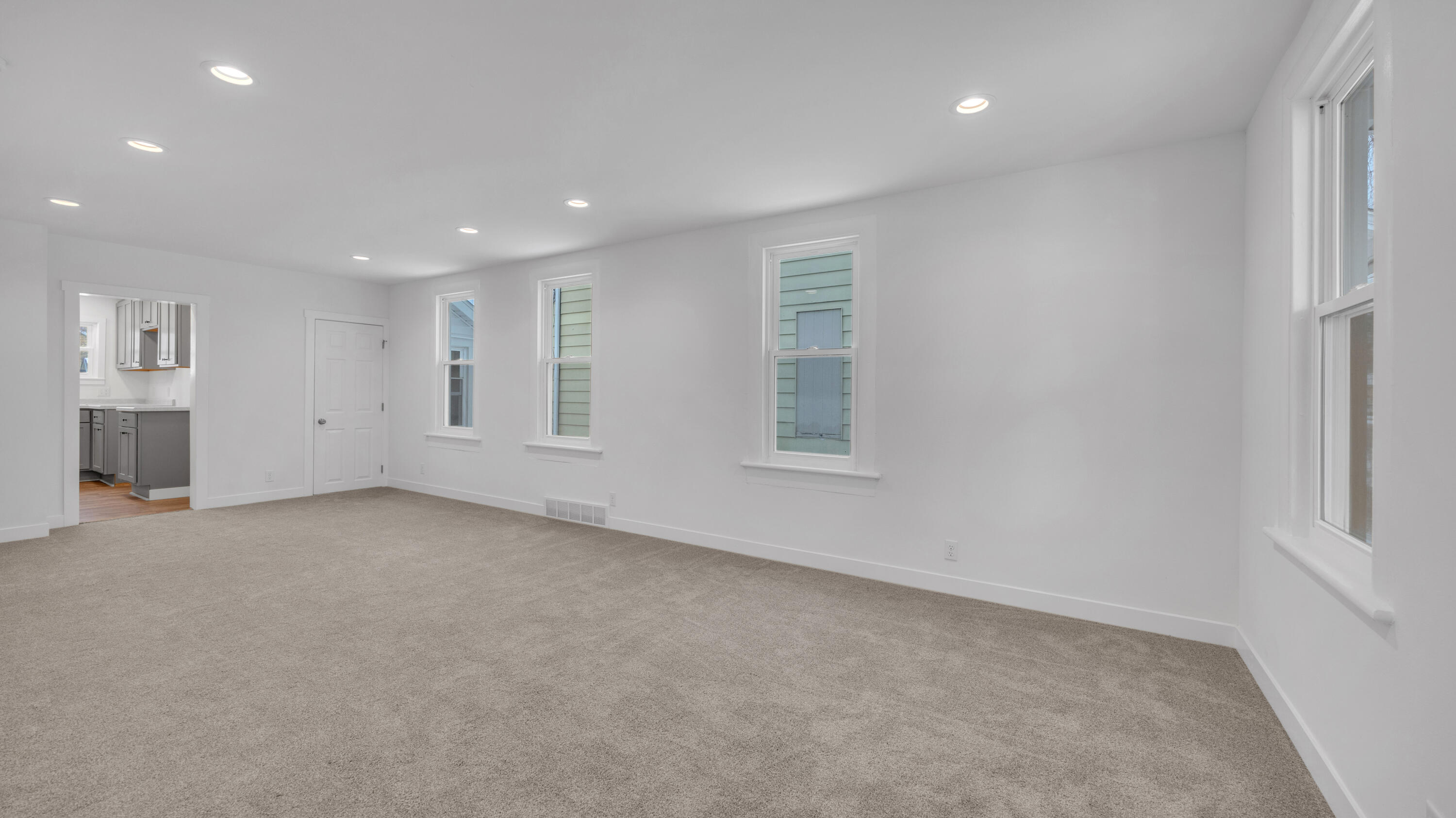 Sheboygan, Wisconsin 53081, United States, 3 Bedrooms Bedrooms, ,1 BathroomBathrooms,Residential,Active,252983