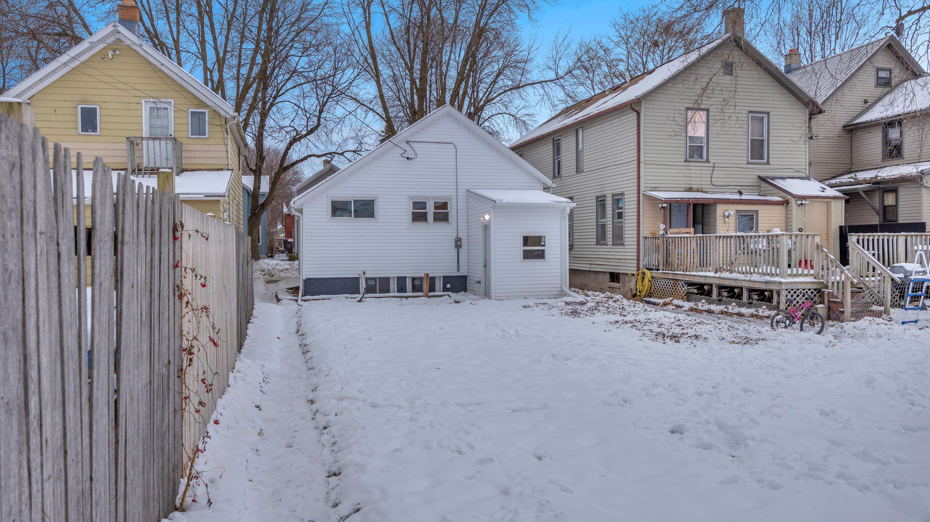 Sheboygan, Wisconsin 53081, United States, 3 Bedrooms Bedrooms, ,1 BathroomBathrooms,Residential,Active,252983