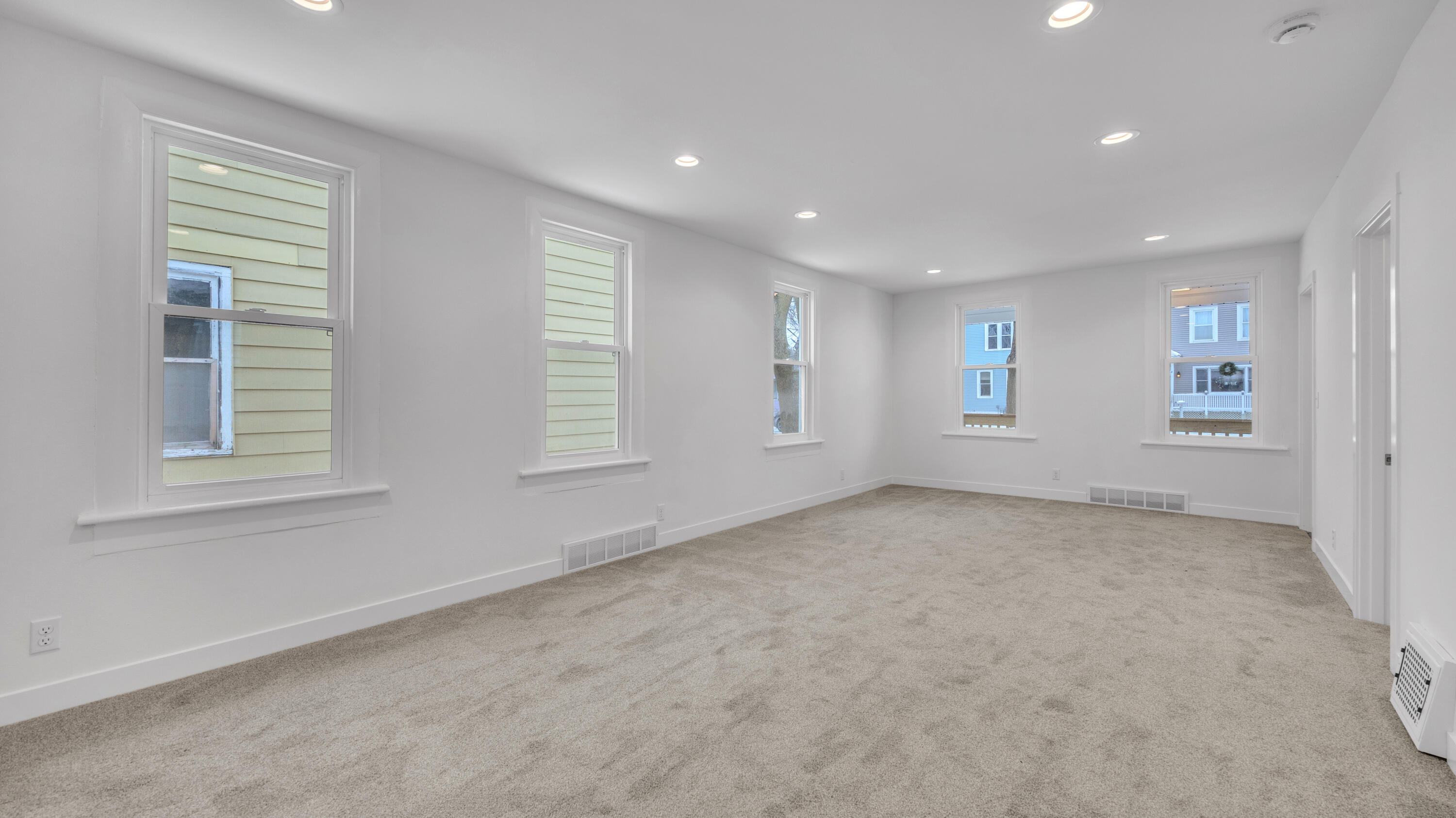 Sheboygan, Wisconsin 53081, United States, 3 Bedrooms Bedrooms, ,1 BathroomBathrooms,Residential,Active,252983