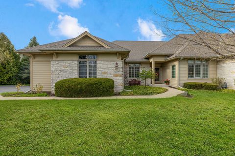 Photo of 7374 W Heron Pond Dr, Mequon, WI 53092 (MLS # 1916540)