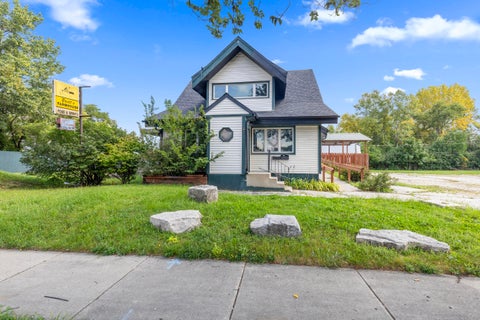 Photo of 7424 N 60th St, Milwaukee, WI 53223 (MLS # 1979527)