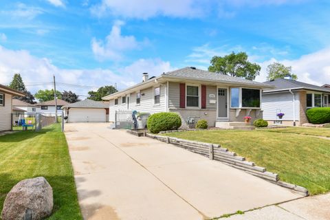 Photo of 1715 W Salem St, Milwaukee, WI 53221 (MLS # 1966786)