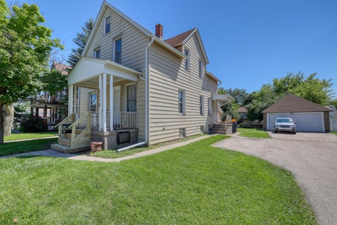 Photo of 2316 S 84th St, West Allis, WI 53227 (MLS # 1968561)