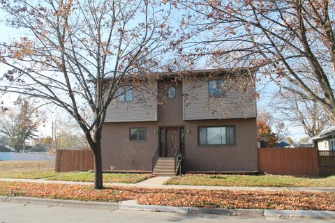 Photo of 2027 Charles St, La Crosse, WI 54603 (MLS # 1943666)