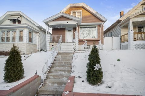 Photo of 2960 S 15th Pl, Milwaukee, WI 53215 (MLS # 1950237)