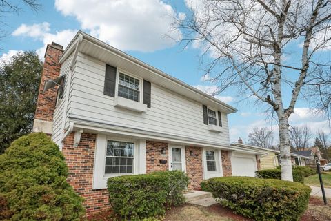 W55N765 Cedar Ridge Dr, Cedarburg, WI 53012 - #: 1912523