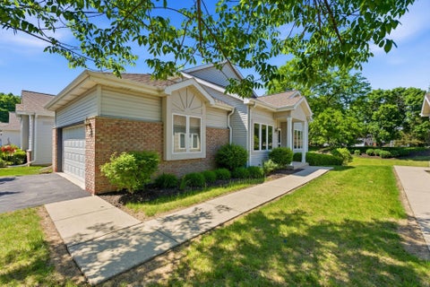 Photo of 4650 S Forest Point Blvd, New Berlin, WI 53151 (MLS # 1964408)