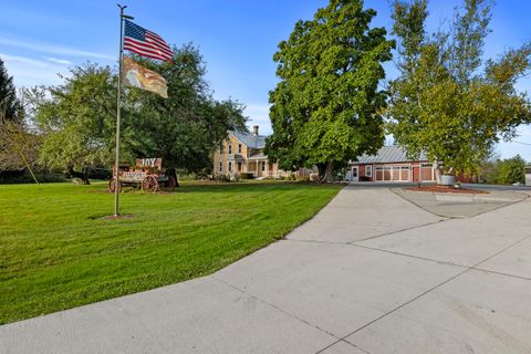 Photo of 2722 Woodland Dr, Manitowoc, WI 54220 (MLS # 1939422)