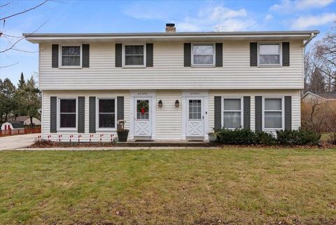 Photo of N39W5483 Wilshire Dr, Cedarburg, WI 53012 (MLS # 1944636)