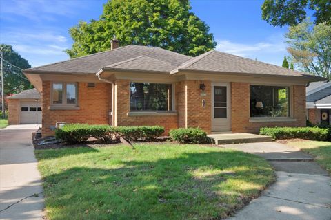 Photo of 10319 W Melvina St, Wauwatosa, WI 53222 (MLS # 1935273)