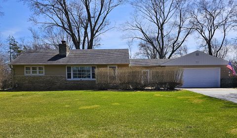 Photo of N81W15815 Robinhood Dr, Menomonee Falls, WI 53051 (MLS # 1957363)