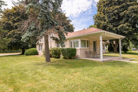 Photo of 9610 N Cedarburg Rd, Mequon, WI 53092 (MLS # 1966358)