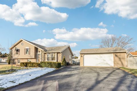 Photo of 730 E Mackinac Ave, Oak Creek, WI 53154 (MLS # 1945737)