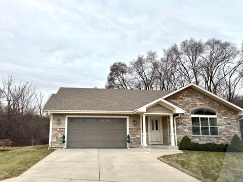 Photo of 6183 S 40th St, Greenfield, WI 53221 (MLS # 1951037)