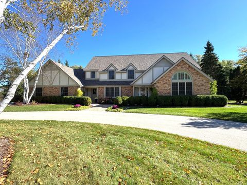 Photo of 10116 N Waterleaf Dr, Mequon, WI 53092 (MLS # 1955827)