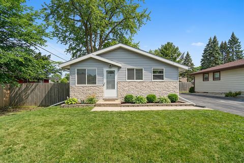 Photo of 24 Oregon St, Racine, WI 53405 (MLS # 1955141)
