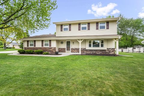 Photo of 15025 W Vera Cruz Dr, New Berlin, WI 53151 (MLS # 1963708)