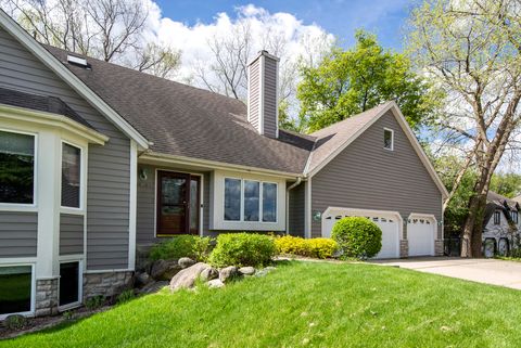 Photo of 19065 Hiview Dr, Brookfield, WI 53045 (MLS # 1961724)